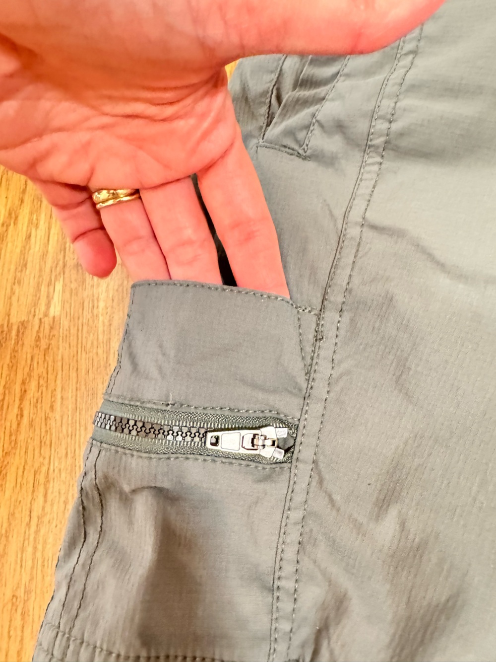 Women’s Dark Olive Cargo/Hiking Shorts XL - Picture 2 of 12